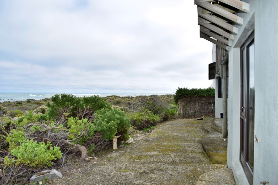 6 Bedroom Property for Sale in Suiderstrand Western Cape